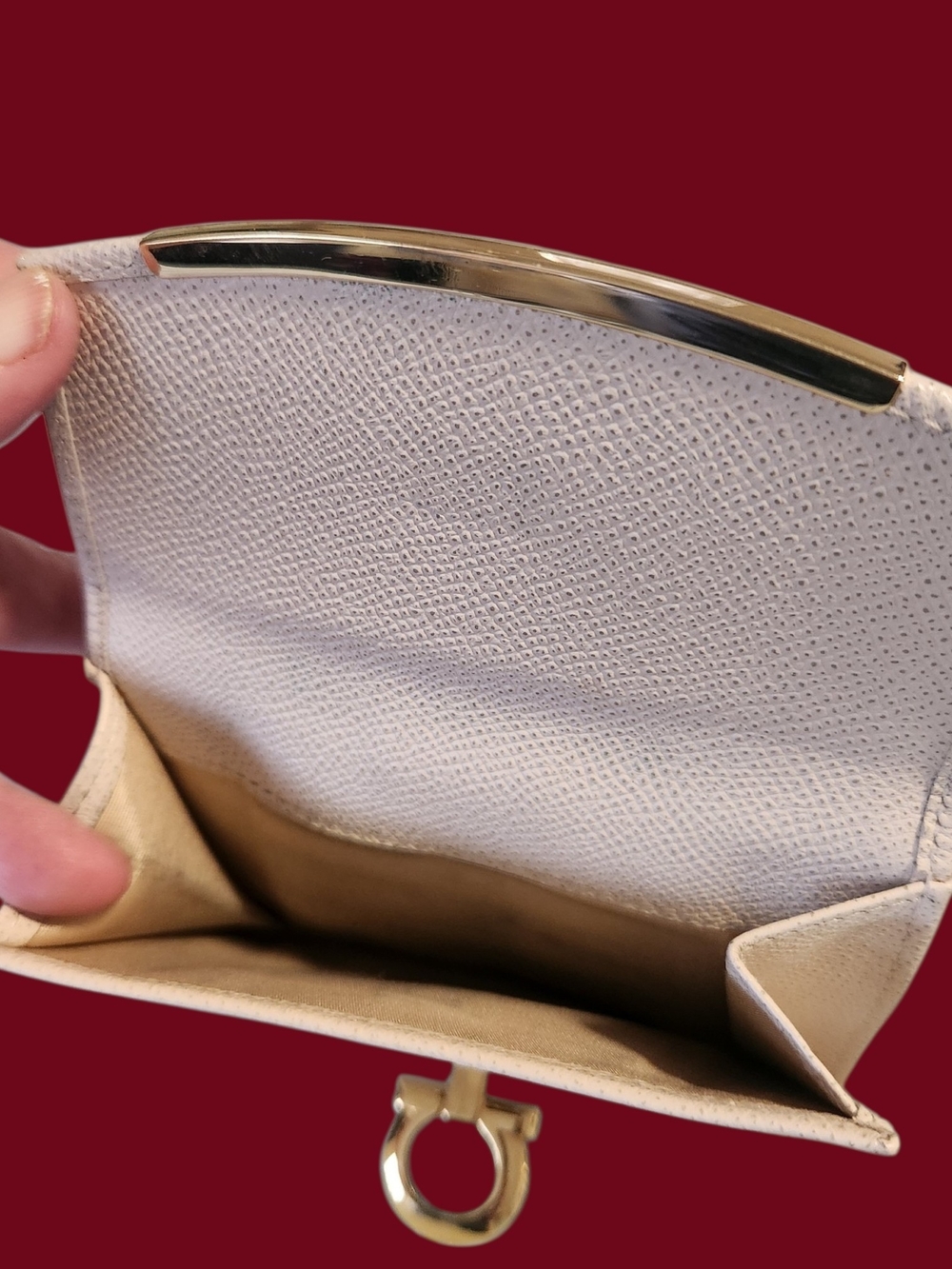 Salvatore Ferragamo Blush Pebbled Leather Bifold Wallet w/Ganani Snap Clip - Picture 3 of 10